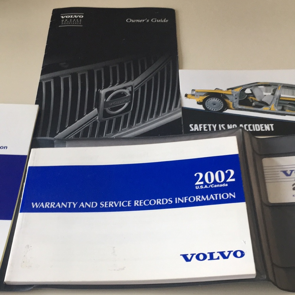 Volvo 2002 Owner's Guide and Warranty Booklet